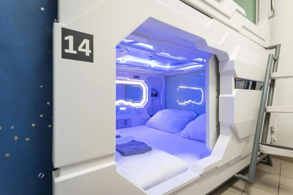 Space Home Capsule Hotel